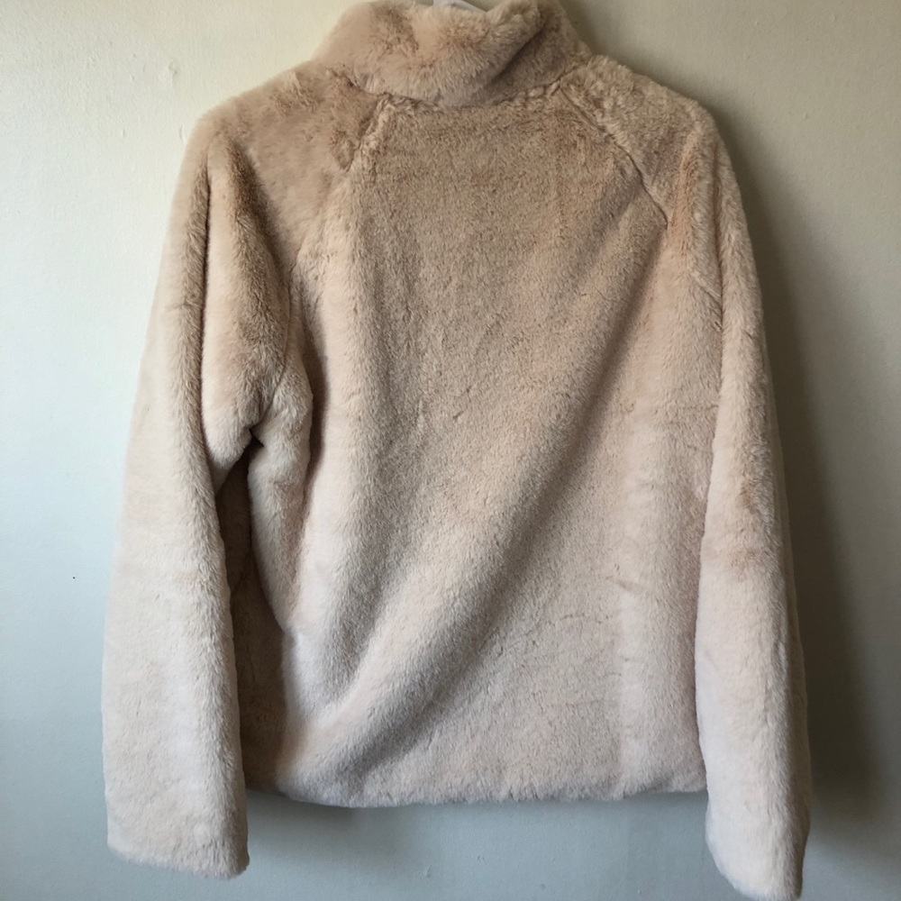 fuzzy pullover - Picture 2 of 2
